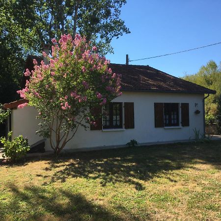 Les Bruyeres Gite Montbron Exterior foto