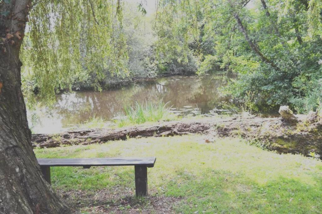 Les Bruyeres Gite Montbron Exterior foto